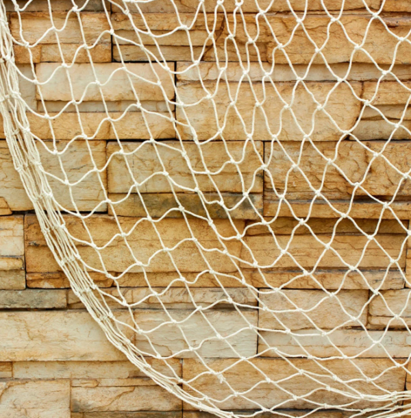 Sentuhan tali dan jaring nelayan sebagai hiasan